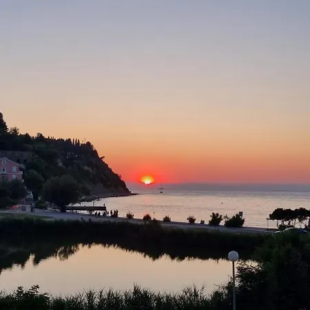 Piran Beach House - Private Oasis - Beachfront Apartment With A Sea View Terrace Exterior photo